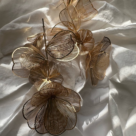 Gold Metal Flower Dangle Earrings - Picture 3 of 4